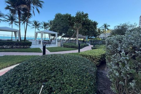 Condominio en venta en Hollywood, Florida, 1 dormitorio, 82.03 m2 № 1995757 - foto 20