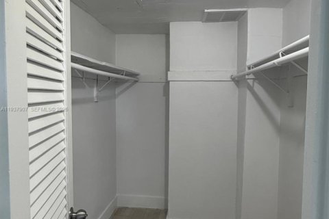 Condominio en venta en Hollywood, Florida, 1 dormitorio, 82.03 m2 № 1995757 - foto 23