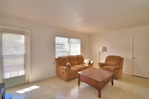 Villa ou maison à vendre à Frostproof, Floride: 3 chambres, 97.36 m2 № 2207646 - photo 7