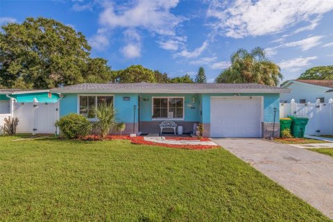 Casa en venta en Saint Petersburg, Florida, 2 dormitorios, 117.61 m2 № 1649880 - foto 3