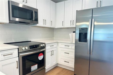 House in Sarasota, Florida 3 bedrooms, 128.21 sq.m. № 1615485 - photo 3