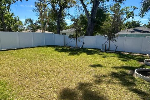 House in Sarasota, Florida 3 bedrooms, 128.21 sq.m. № 1615485 - photo 28