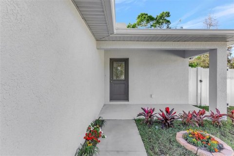House in Sarasota, Florida 3 bedrooms, 128.21 sq.m. № 1615485 - photo 2