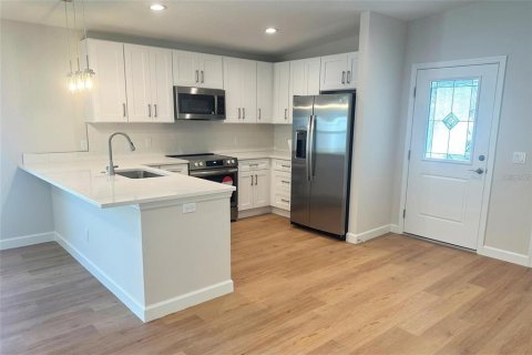 House in Sarasota, Florida 3 bedrooms, 128.21 sq.m. № 1615485 - photo 4
