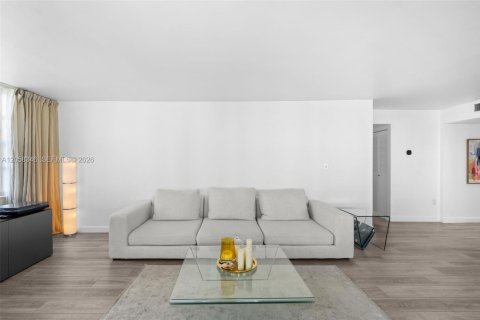 Condo in Aventura, Florida, 2 bedrooms  № 2249014 - photo 23