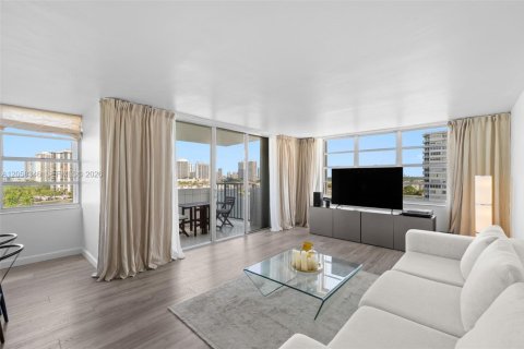 Condo in Aventura, Florida, 2 bedrooms  № 2249014 - photo 4