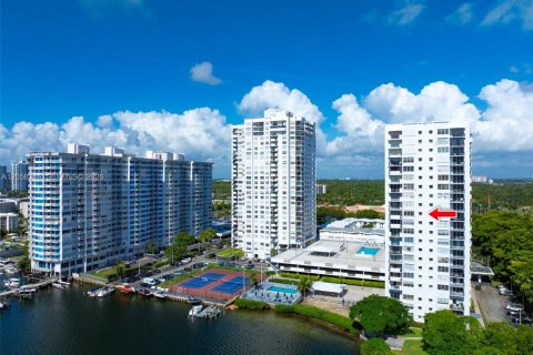 Condo in Aventura, Florida, 2 bedrooms  № 2249014 - photo 22