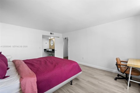 Condo in Aventura, Florida, 2 bedrooms  № 2249014 - photo 28