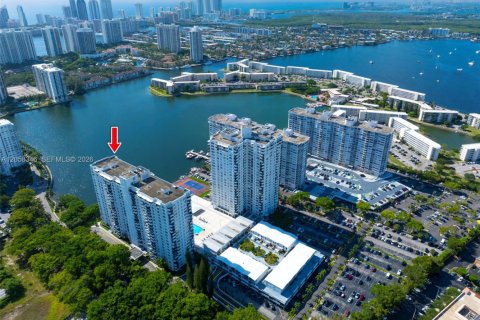 Condo in Aventura, Florida, 2 bedrooms  № 2249014 - photo 8
