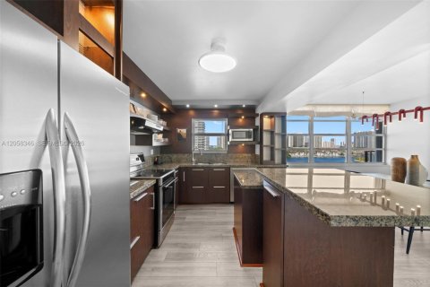 Condo in Aventura, Florida, 2 bedrooms  № 2249014 - photo 15