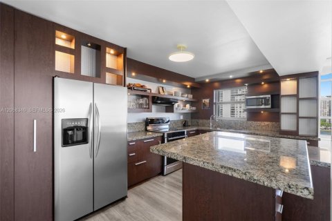 Condo in Aventura, Florida, 2 bedrooms  № 2249014 - photo 12