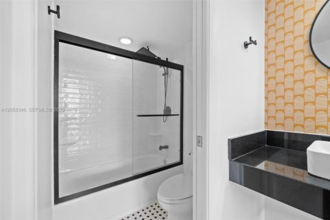 Condo in Aventura, Florida, 2 bedrooms  № 2249014 - photo 30