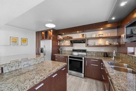 Condo in Aventura, Florida, 2 bedrooms  № 2249014 - photo 2