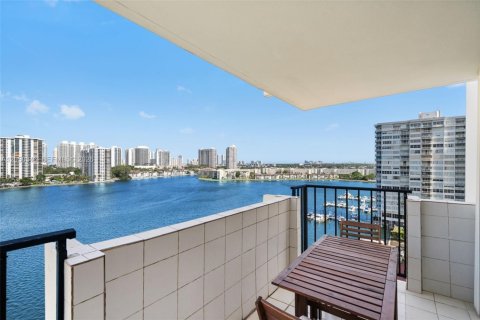 Condo in Aventura, Florida, 2 bedrooms  № 2249014 - photo 6