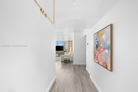 Condo in Aventura, Florida, 2 bedrooms  № 2249014 - photo 10
