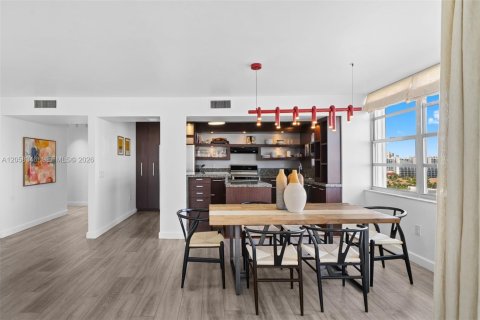 Condo in Aventura, Florida, 2 bedrooms  № 2249014 - photo 14