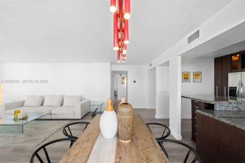 Condo in Aventura, Florida, 2 bedrooms  № 2249014 - photo 13