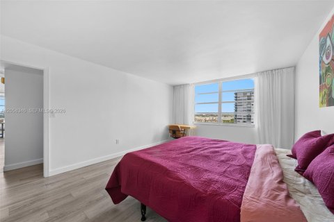 Condo in Aventura, Florida, 2 bedrooms  № 2249014 - photo 27