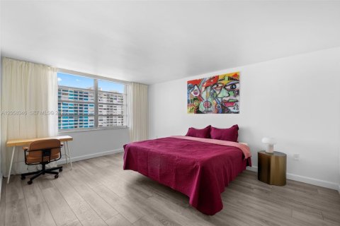 Condo in Aventura, Florida, 2 bedrooms  № 2249014 - photo 25