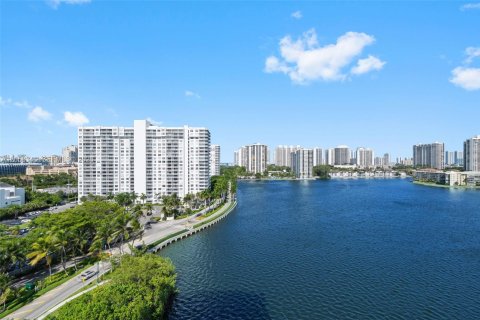 Condo in Aventura, Florida, 2 bedrooms  № 2249014 - photo 7
