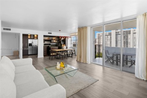 Condo in Aventura, Florida, 2 bedrooms  № 2249014 - photo 5