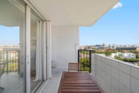 Condo in Aventura, Florida, 2 bedrooms  № 2249014 - photo 19