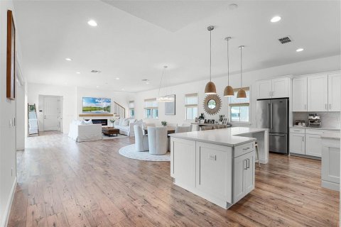 House in Orlando, Florida 5 bedrooms, 391.21 sq.m. № 1631606 - photo 16