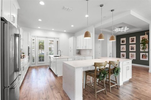 House in Orlando, Florida 5 bedrooms, 391.21 sq.m. № 1631606 - photo 3