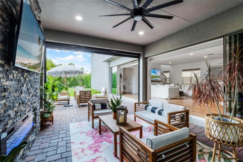 House in Orlando, Florida 5 bedrooms, 391.21 sq.m. № 1631606 - photo 21