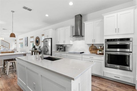 House in Orlando, Florida 5 bedrooms, 391.21 sq.m. № 1631606 - photo 12