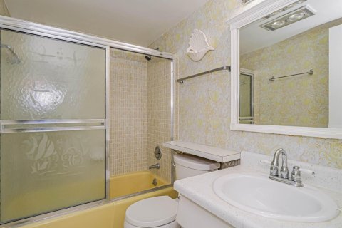 Condo in North Palm Beach, Florida, 2 bedrooms № 2188187 - photo 28