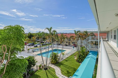Condo in North Palm Beach, Florida, 2 bedrooms № 2188187 - photo 16