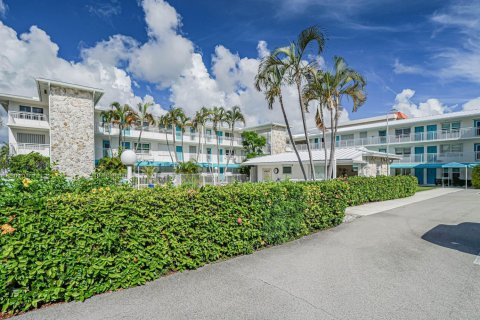 Condo in North Palm Beach, Florida, 2 bedrooms № 2188187 - photo 3