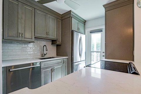 Condo in North Palm Beach, Florida, 2 bedrooms № 2188187 - photo 7