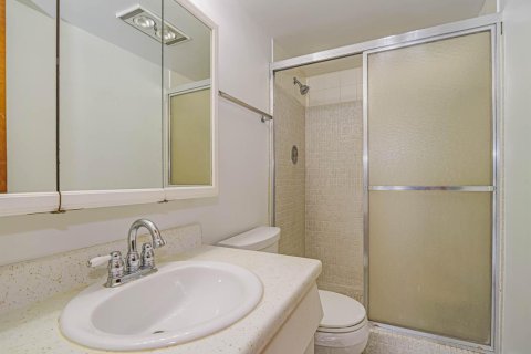 Condo in North Palm Beach, Florida, 2 bedrooms № 2188187 - photo 23