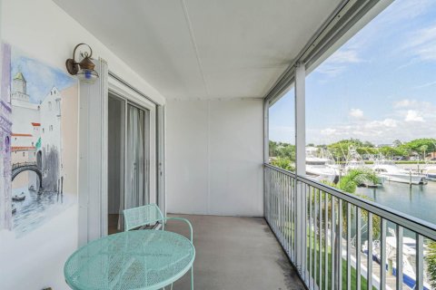 Condo in North Palm Beach, Florida, 2 bedrooms № 2188187 - photo 27