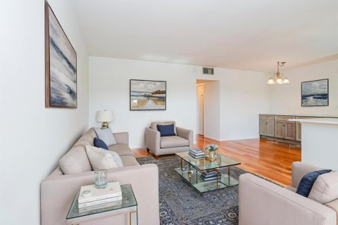 Condo in North Palm Beach, Florida, 2 bedrooms № 2188187 - photo 5
