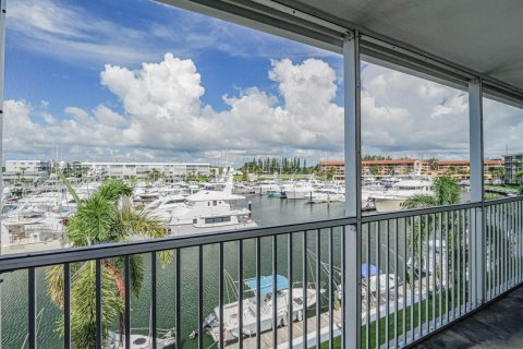 Condo in North Palm Beach, Florida, 2 bedrooms № 2188187 - photo 29