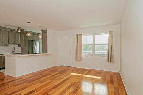 Condo in North Palm Beach, Florida, 2 bedrooms № 2188187 - photo 10