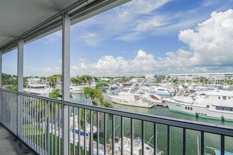 Condo in North Palm Beach, Florida, 2 bedrooms № 2188187 - photo 15