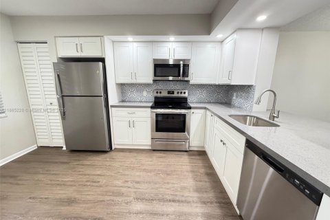 Copropriété à louer à Pembroke Pines, Floride: 2 chambres, 110.74 m2 № 1931336 - photo 12