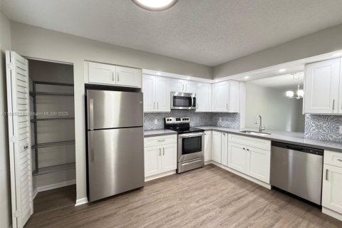 Copropriété à louer à Pembroke Pines, Floride: 2 chambres, 110.74 m2 № 1931336 - photo 11