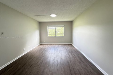 Copropriété à louer à Pembroke Pines, Floride: 2 chambres, 110.74 m2 № 1931336 - photo 22