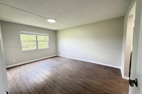 Copropriété à louer à Pembroke Pines, Floride: 2 chambres, 110.74 m2 № 1931336 - photo 15