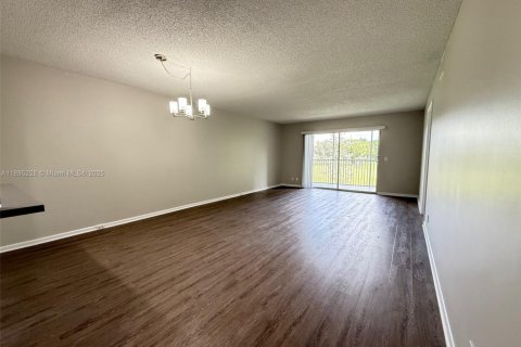 Copropriété à louer à Pembroke Pines, Floride: 2 chambres, 110.74 m2 № 1931336 - photo 16