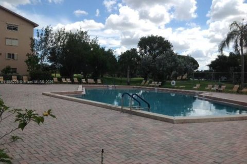 Copropriété à louer à Pembroke Pines, Floride: 2 chambres, 110.74 m2 № 1931336 - photo 24