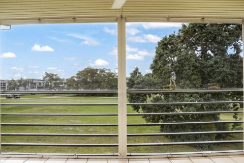 Condo in Tamarac, Florida, 2 bedrooms № 2076815 - photo 20
