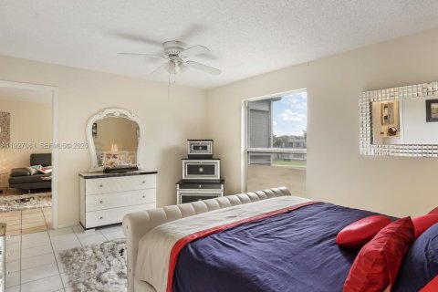 Condo in Tamarac, Florida, 2 bedrooms № 2076815 - photo 13