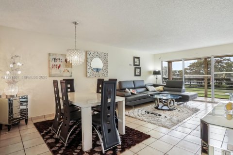Condo in Tamarac, Florida, 2 bedrooms  № 2076815