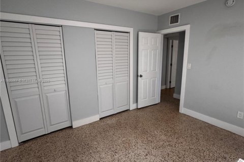 Casa en alquiler en Miami, Florida, 2 dormitorios, 168.71 m2 № 1956639 - foto 9